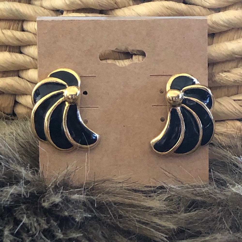 Vintage black enamel gold tone setting earrings